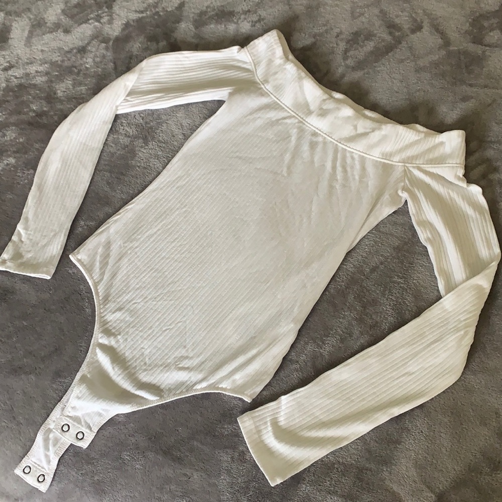 NWOT Hollister Ribbed Off The Shoulder Bodysuit